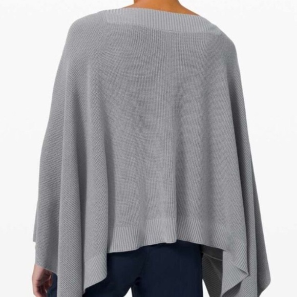 LULULEMON Forward Flow Poncho Gray Cashmere Blend
Oversized Sweater - Picture 2 of 9